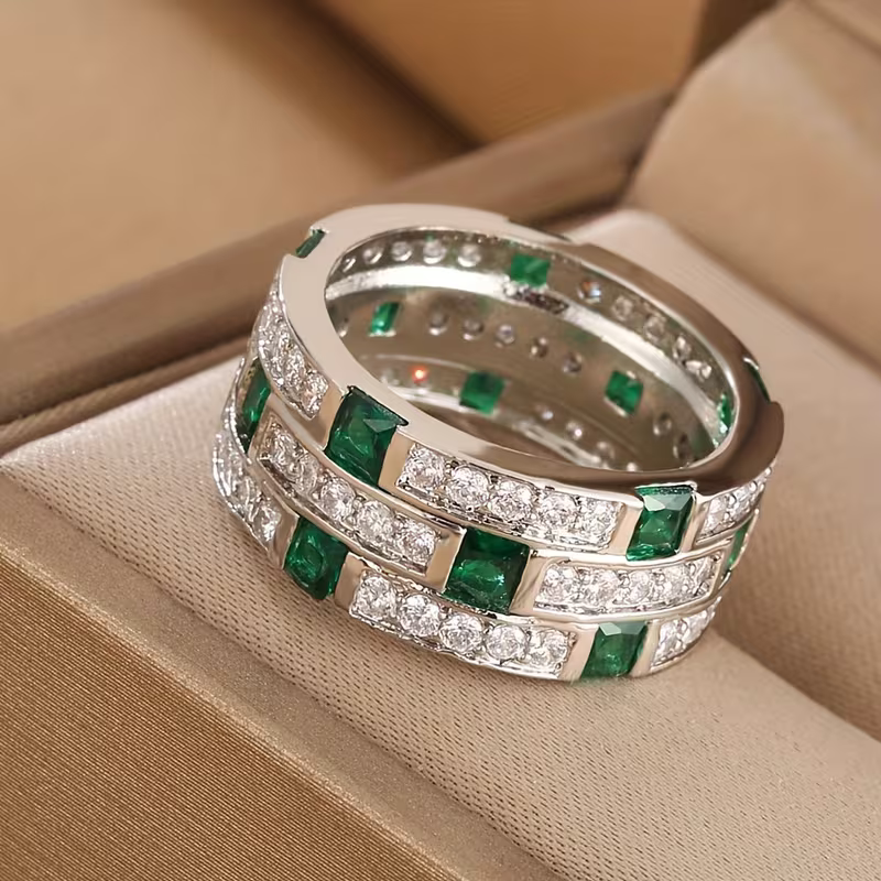 Pierścień z macierzy szmaragdów