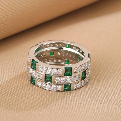 Pierścień z macierzy szmaragdów