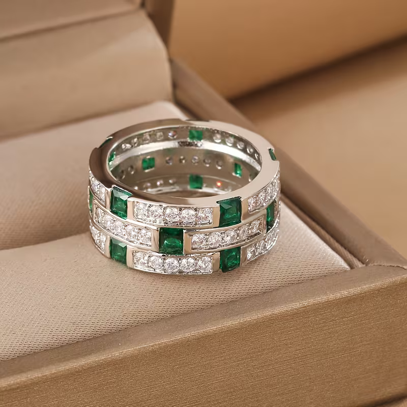 Pierścień z macierzy szmaragdów