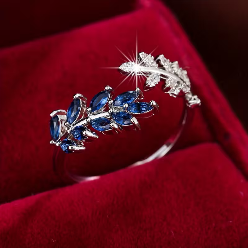 Zielony pierścionek z motywem laurowym