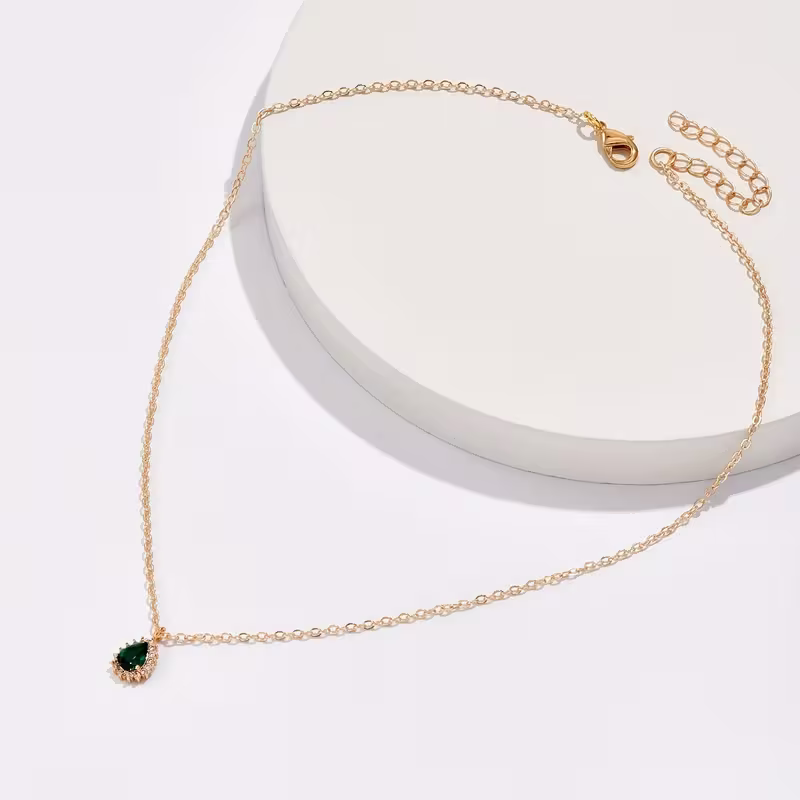 Naszyjnik z szmaragdowej rosy