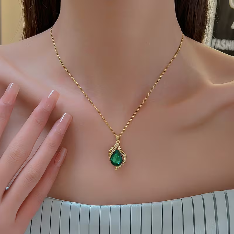 Naszyjnik z falą szmaragdową